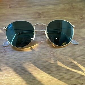 Ray Ban Sunglasses, Round, Black Lenses, Polished Gold Fram